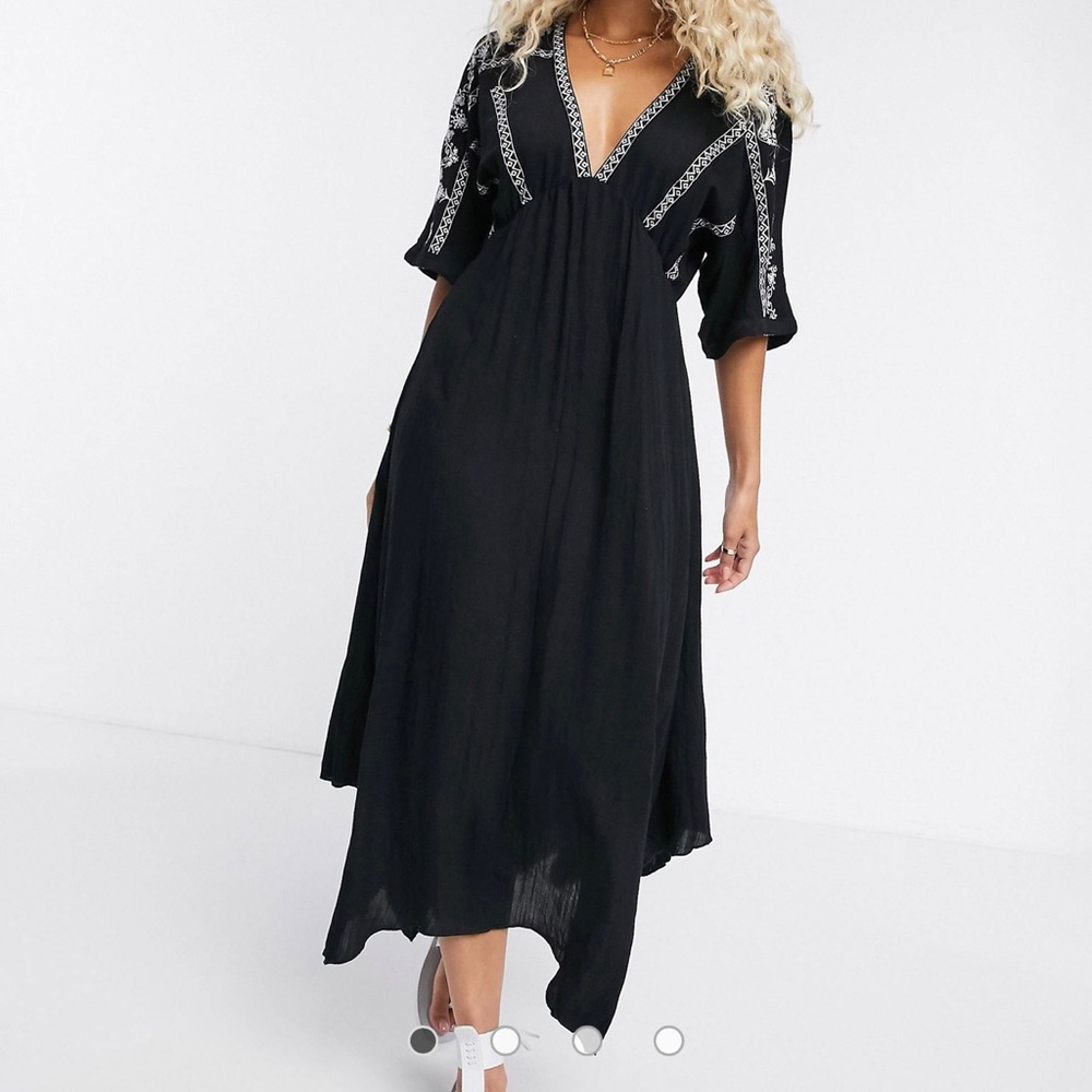 NWT En Crème Navy Embroidered Midi Dress